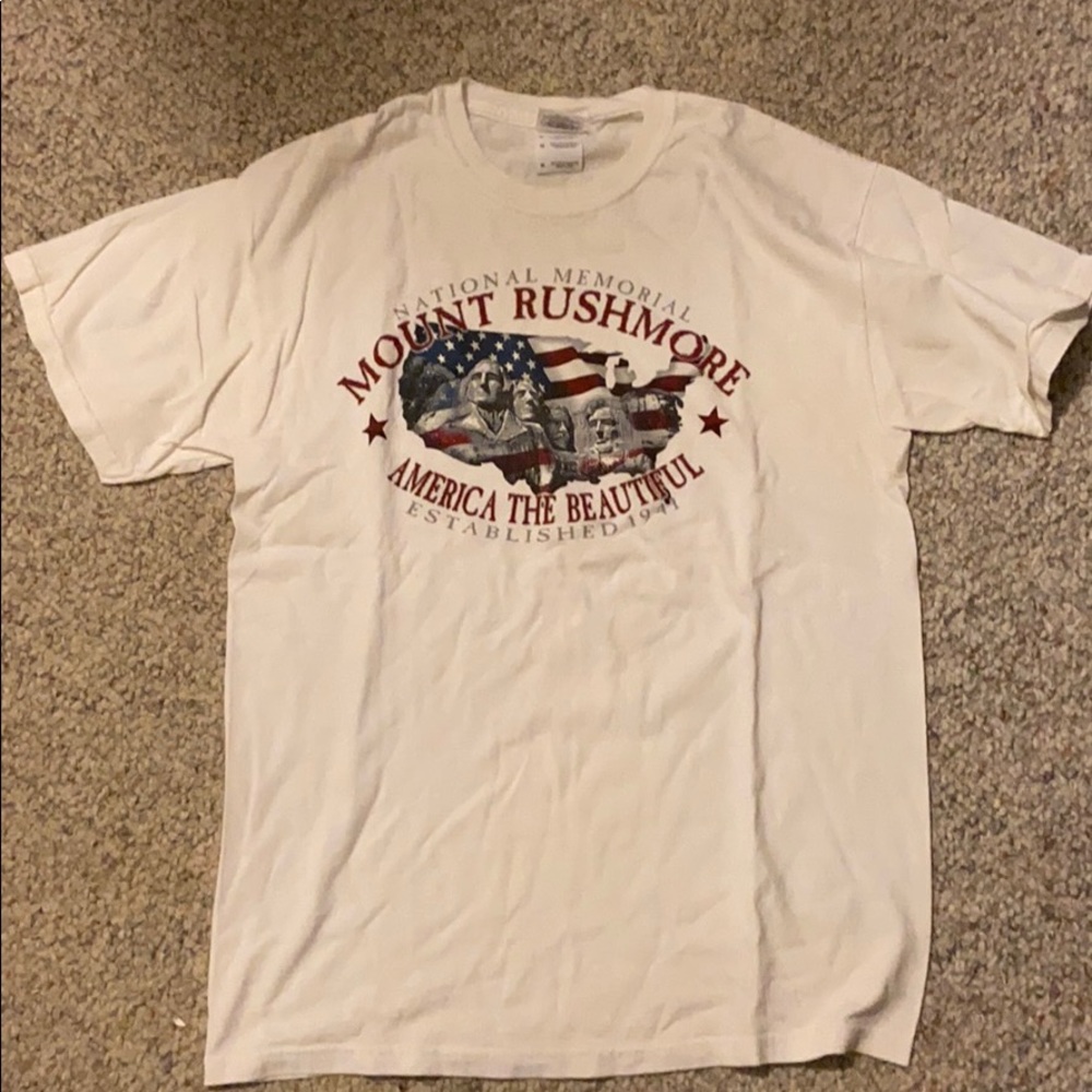 Mount Rushmore tee shirt, gently worn